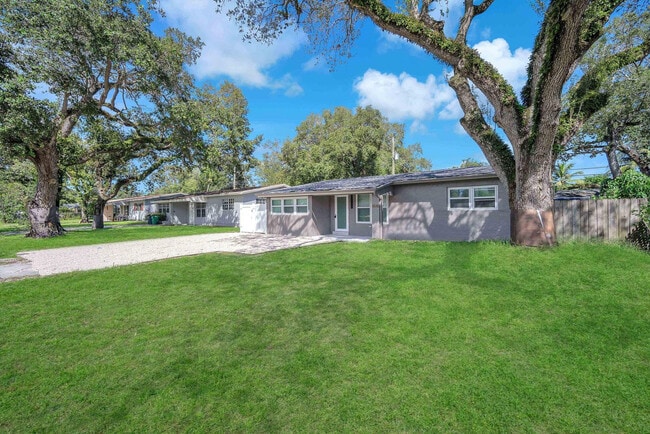 Building Photo - 4640 SW 25th Terrace