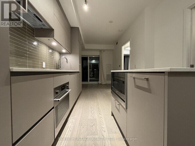 Photo du bâtiment - 1 Yorkville Ave