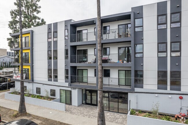 Building Photo - Celeste