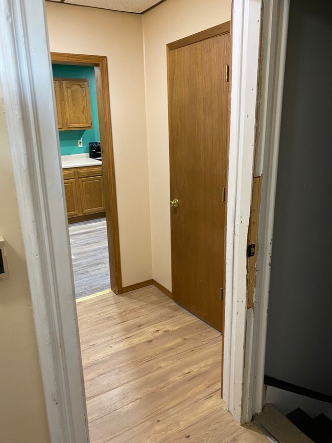 315 6TH ST Unit Upstairs Apartment, JACKSON, MN 56143 Apartments in