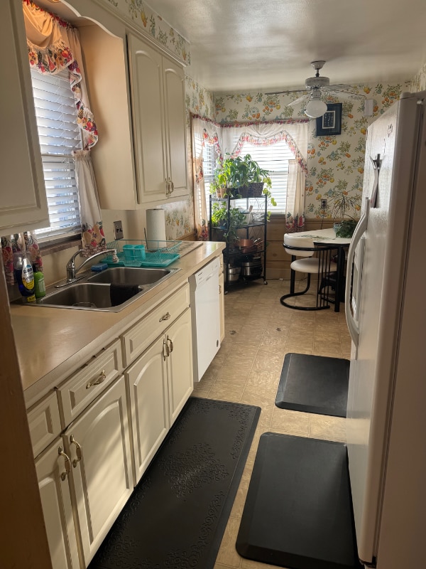 Building Photo - 20455 Strathmoor St