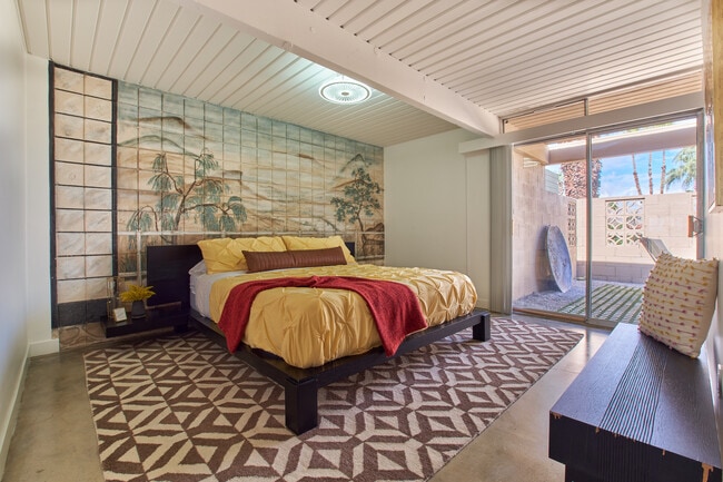 Bed 2 w private patio - 183 Sandpiper St