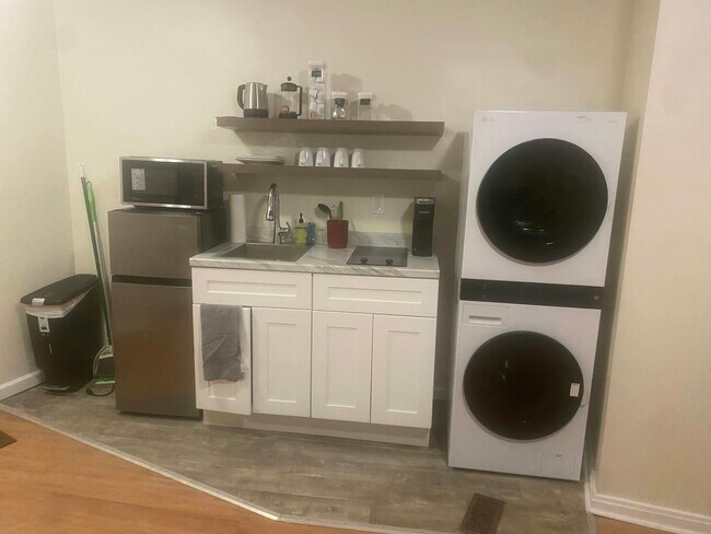 Foto del edificio - 1884 E 120th St