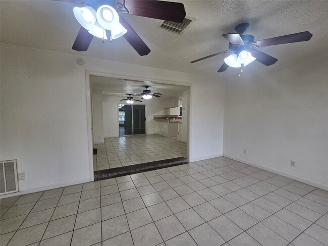 Building Photo - 6717 Fairway Dr