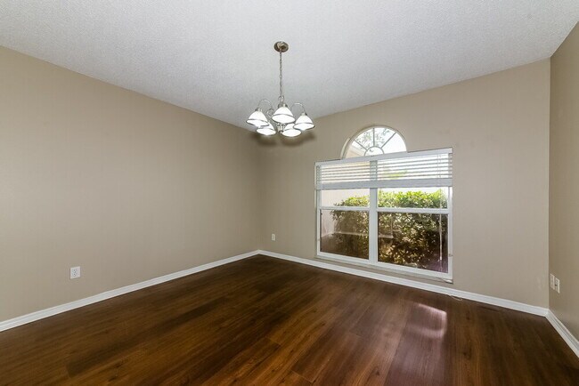 Foto del edificio - 301-112 112th St E