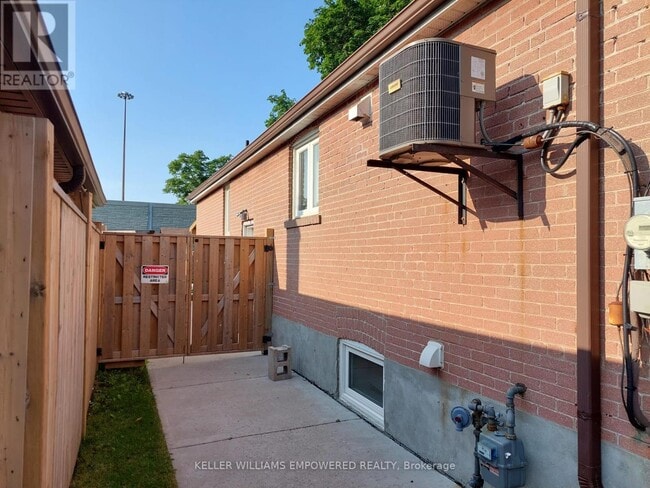 Building Photo - 69 Whitley Ave