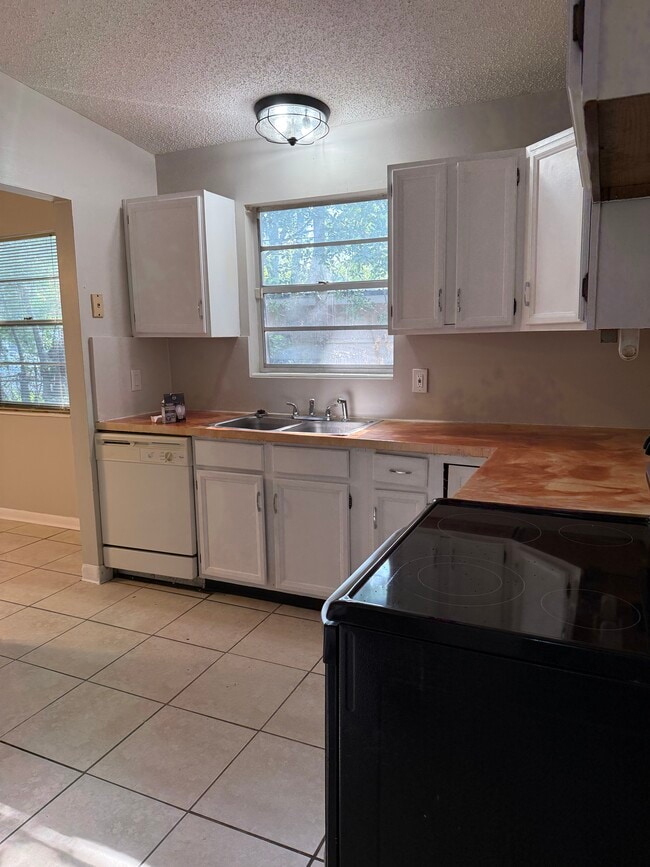 Kitchen - 6972 Bernay Ave