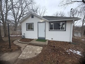 Building Photo - 200 W Vistula St