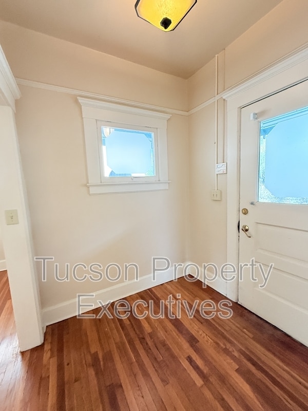 Foto del edificio - 340 S Scott Ave