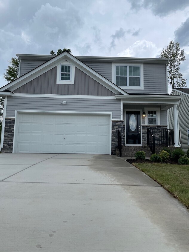 Foto principal - 4944 Bailey Woods Ln