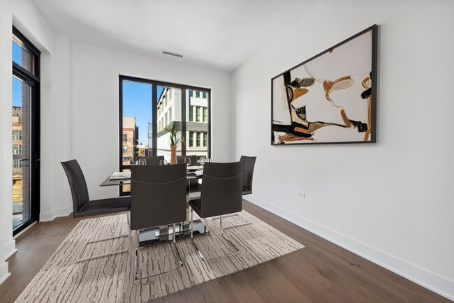 Foto del edificio - 323 S Racine Ave