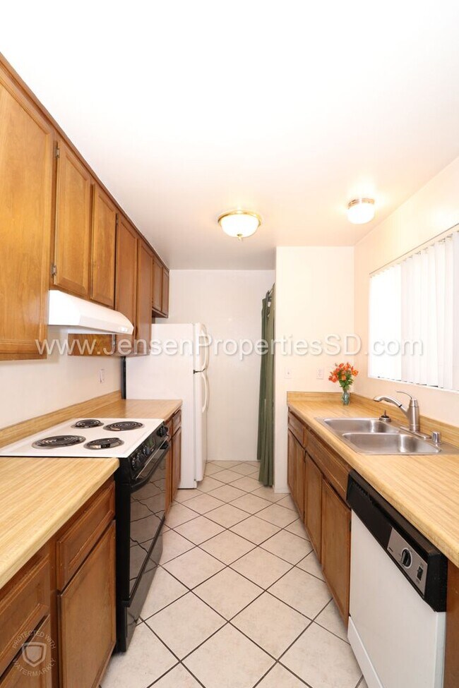 Building Photo - 1 Bed, 1 Bath Condo w/ Parking, Utilities,...