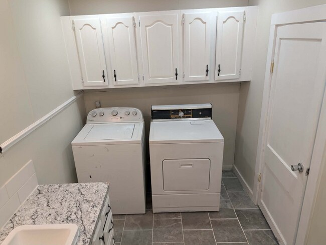 Building Photo - 181 W 2nd St