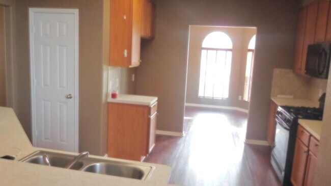 Foto del edificio - Lovely 3 beds/2 baths home located in Springs