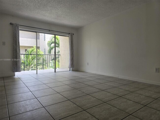 Building Photo - 10641 SW 108th Ave