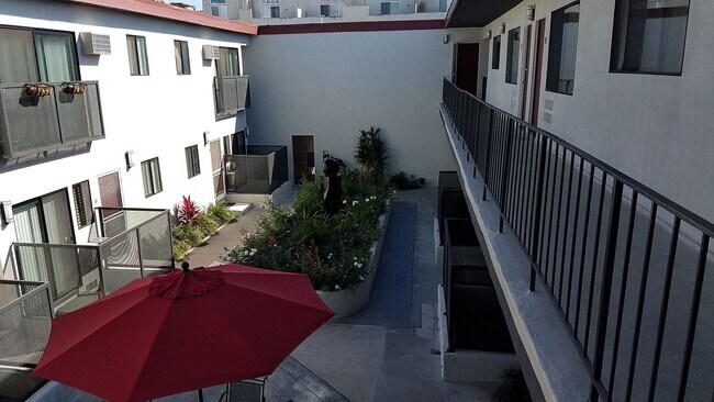 Foto del edificio - 3510 Clarington Ave