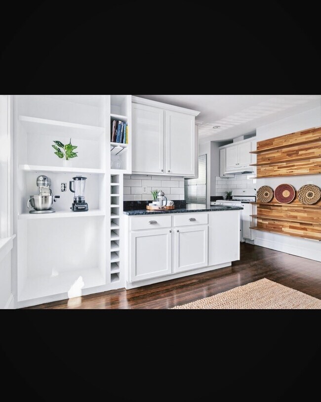 Kitchen - 64 Brent St