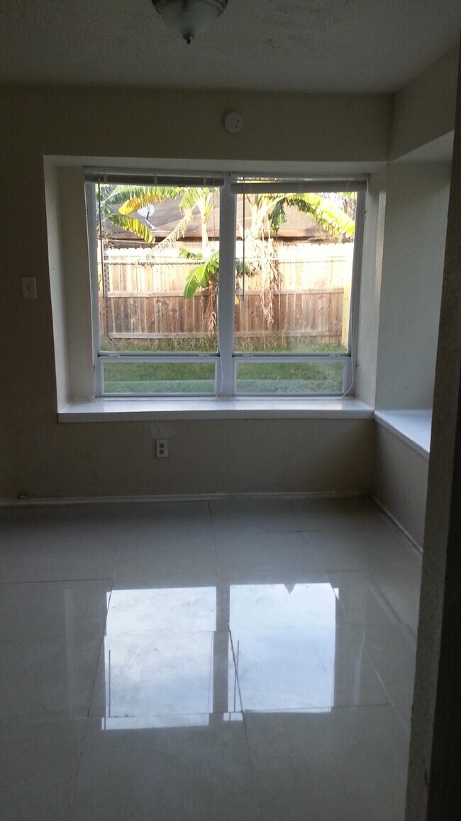 Foto del edificio - 15829 Ridgeroe Ln