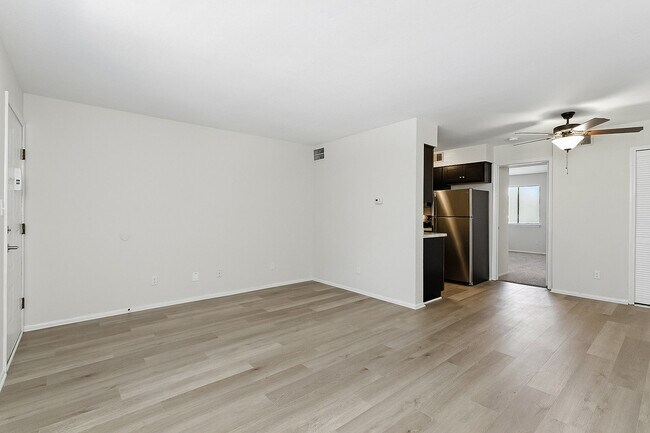 Brook - Sala de estar - Boulder Creek Apartments