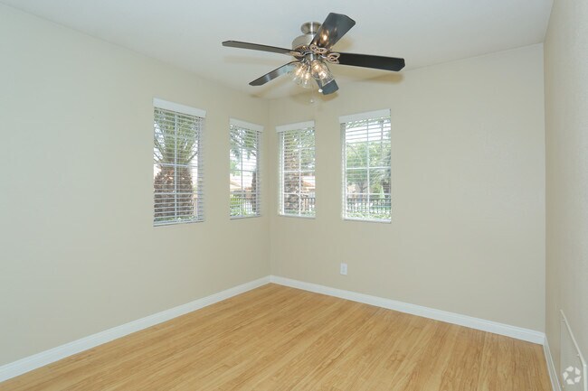 1HAB, 1BA - 725 ft² Comedor - Fairways on Green Valley