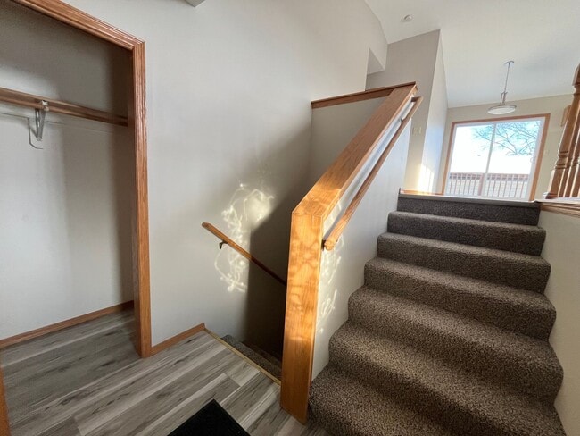 Foto del edificio - 5 Bed/2 Bath West Side Home!