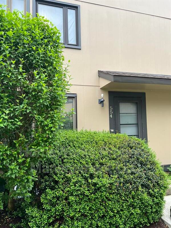 Building Photo - 554 West Ct