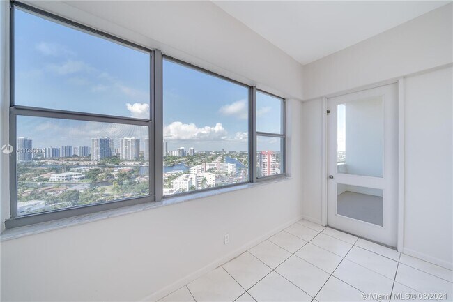 Building Photo - 3180 S Ocean Dr
