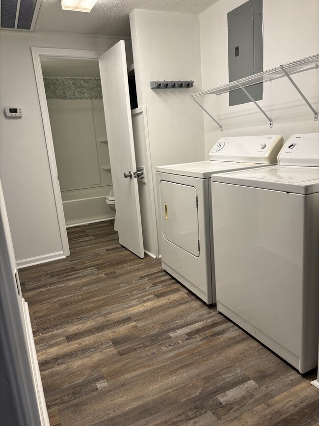 Building Photo - 2307 8th Ave