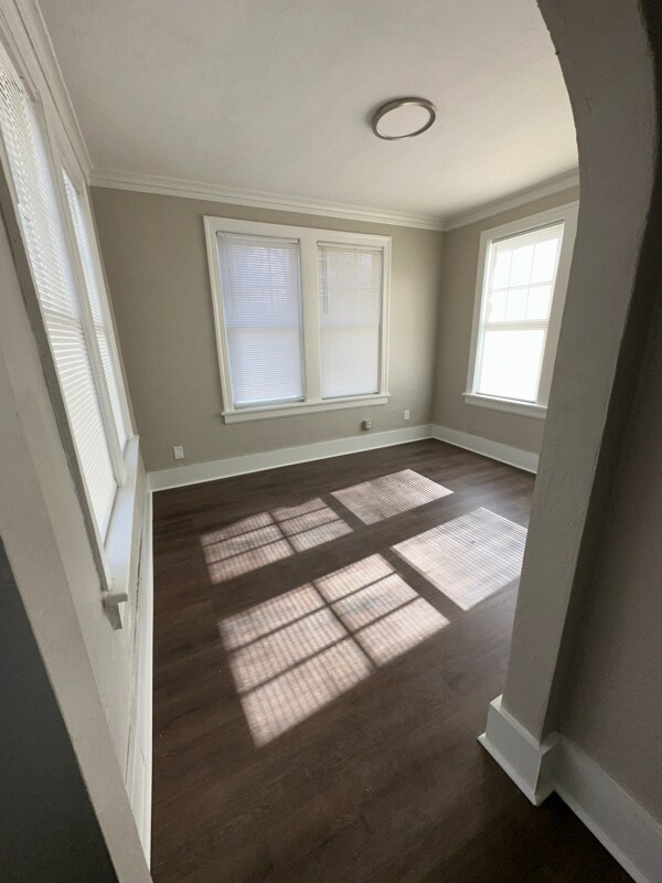 Foto del edificio - 665 E Pkwy S