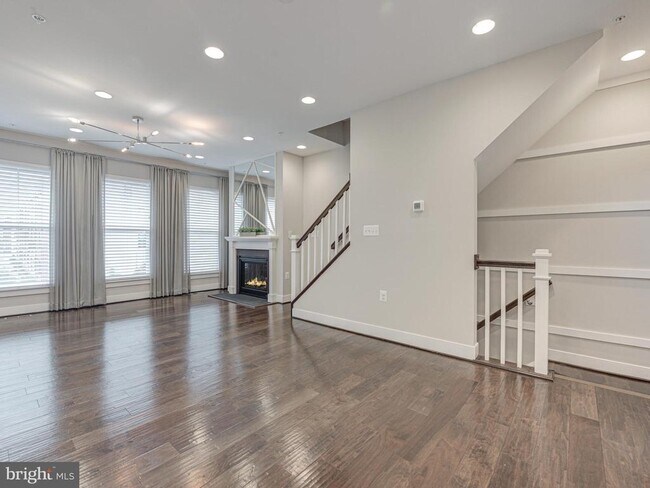 Building Photo - 22937 Sullivans Cove Sq