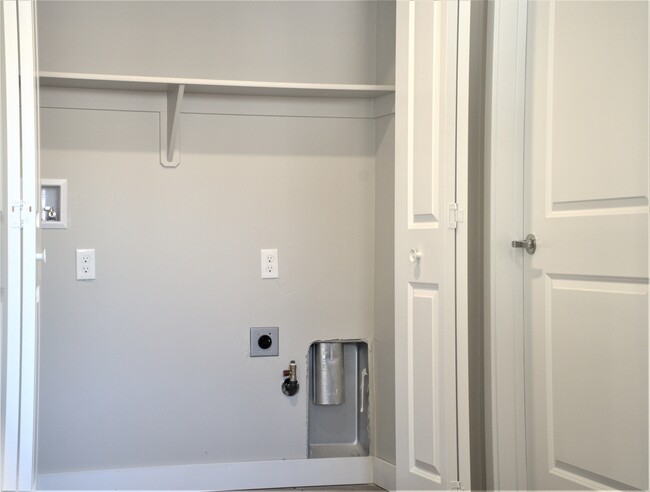 Washer and Dryer Hookups. Gas or Electric. Washer and Dryer not included. - 689 S 75 E