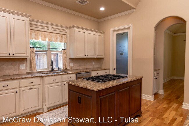 Building Photo - 5 br, 4 bath House - 4601 E 108th Pl