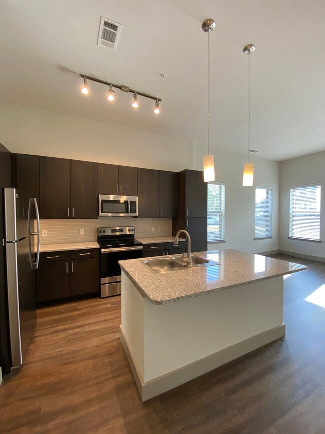 Photo - 4131 Glenview Dr Apartment