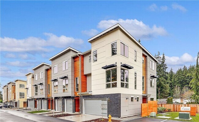 Modern 2 bedroom Comfort in the Heart of E... - Modern 2 bedroom Comfort in the Heart of E... Townhome