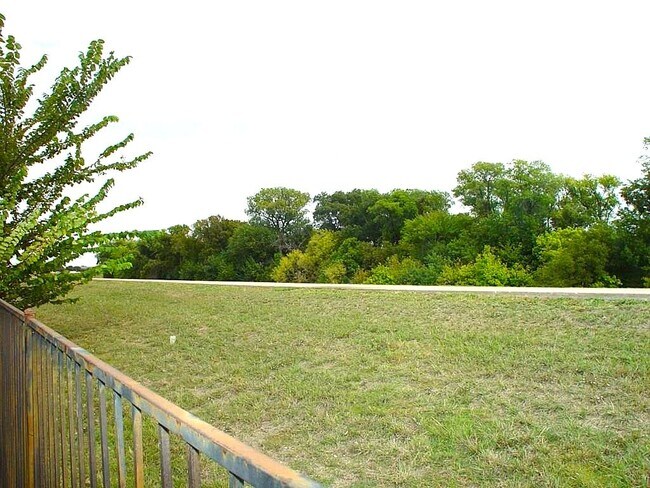 Foto del edificio - 525 Waterview Dr