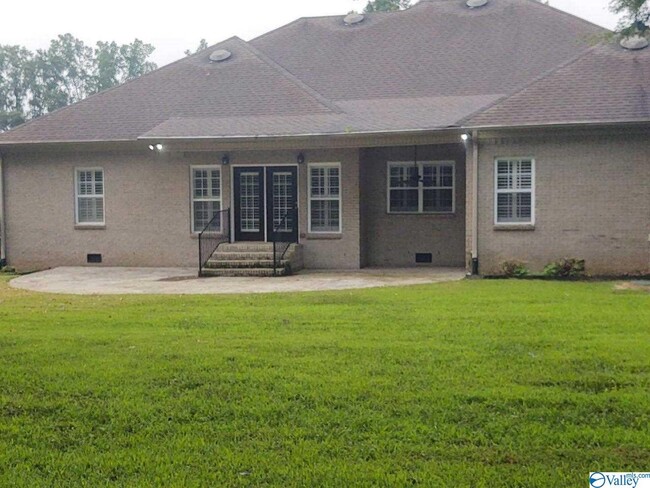 Building Photo - 258 Twin Lakes Dr
