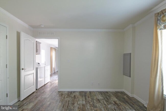 Building Photo - 123 Carnation Dr