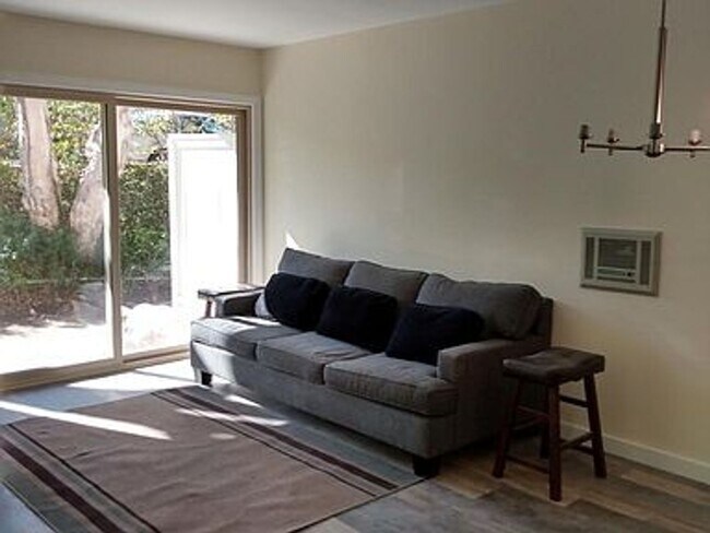 Building Photo - Age 55+ Only - Remodeled One Bedroom Condo...