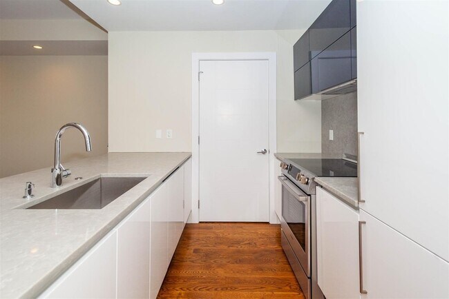 Foto del edificio - 909 E 2nd St