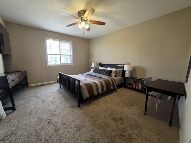 Building Photo - 3901 Marigold Dr