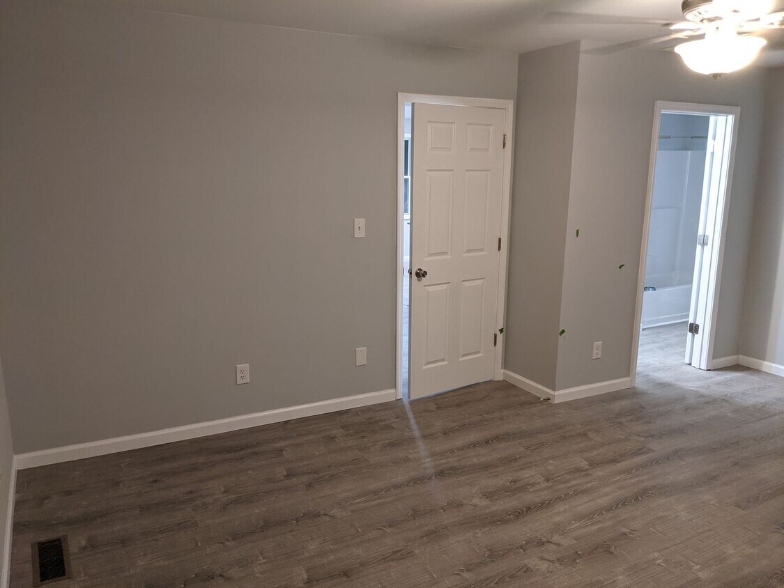 Foto principal - Private 3 bed 2bath house in North Johnson...