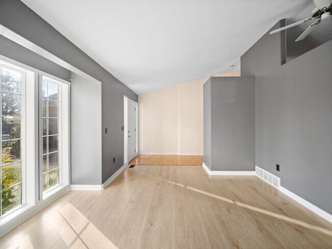 Foto del edificio - Spacious Home with Fenced Yard & Garage – ...