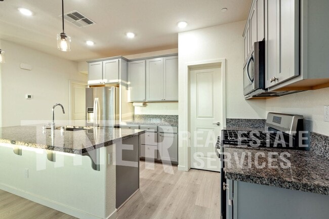 Building Photo - 3698 E Commerce Way