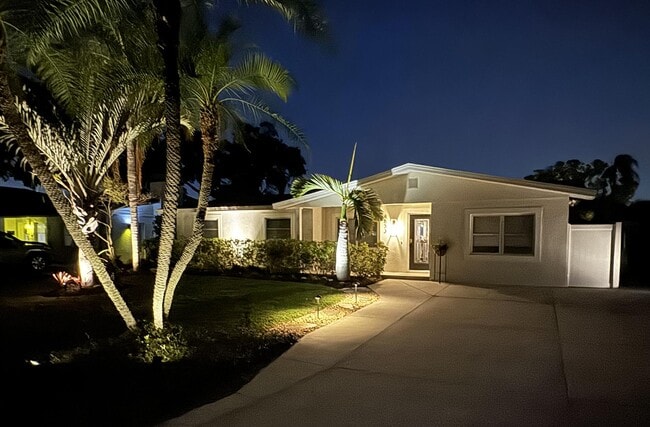 Building Photo - 4833 W Bay Ct Ave
