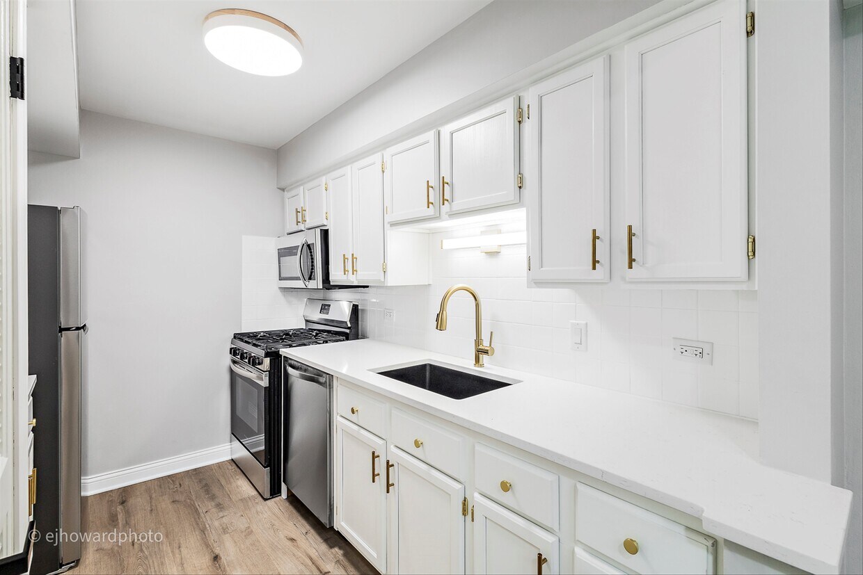 Primary Photo - 9146 W 140th St