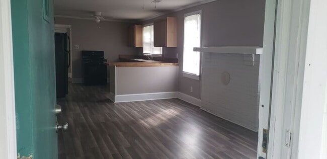 Building Photo - 105 Ross Rd