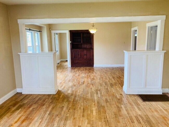 Foto del edificio - Charming Bungalow Near Downtown