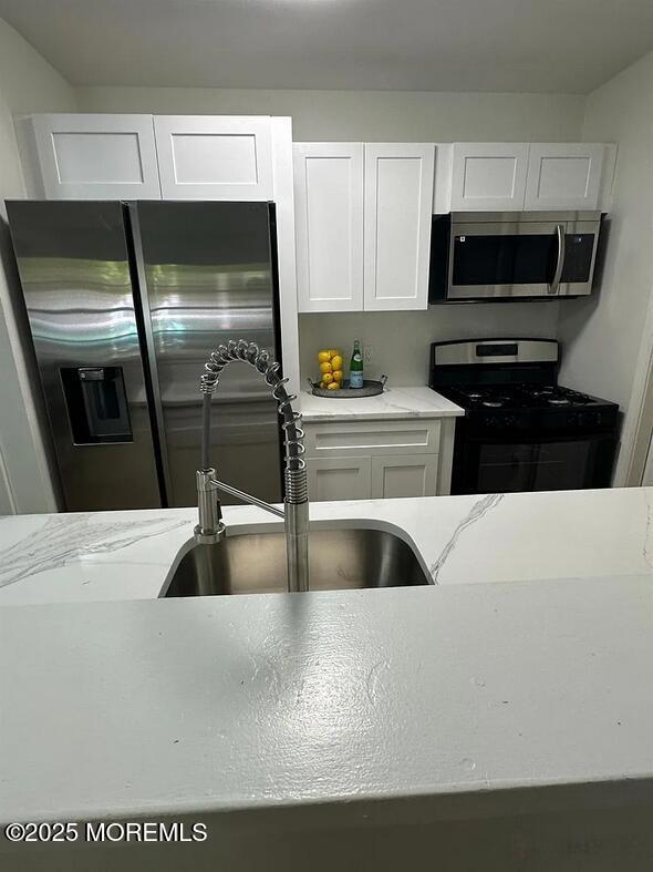 Foto del edificio - 28 Delavan Ct