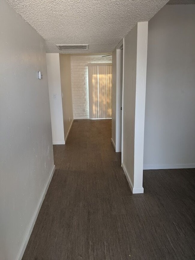 Building Photo - 4547 E Bellevue St