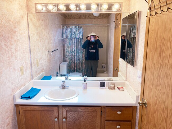 bathroom - 1490 Sausalito Dr